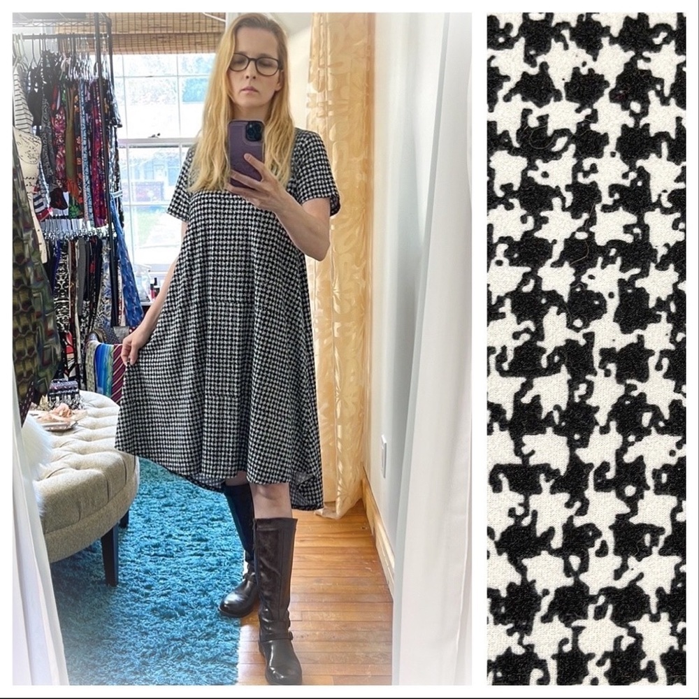 💕Beautiful & fun houndstooth Lularoe Carly Swing Dress💕